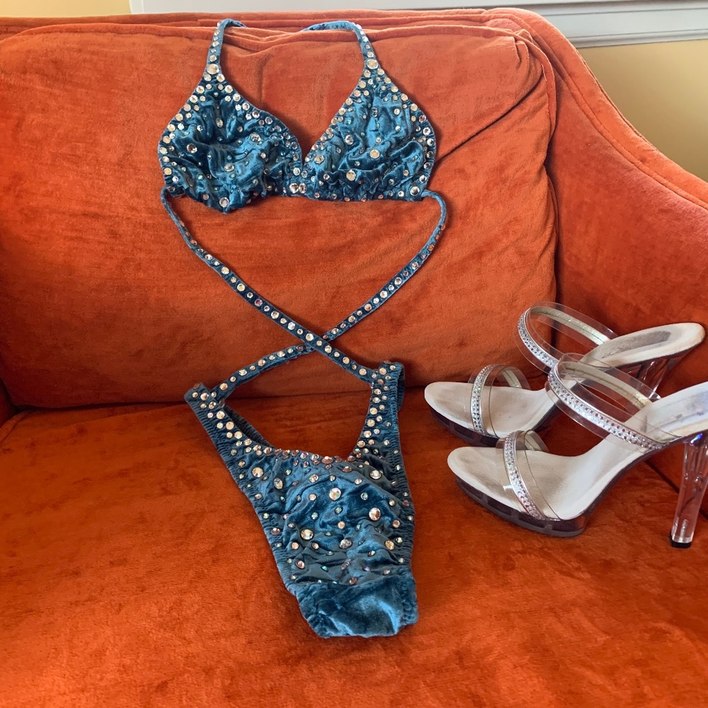 Figure competition posing 2 pc suite with heals